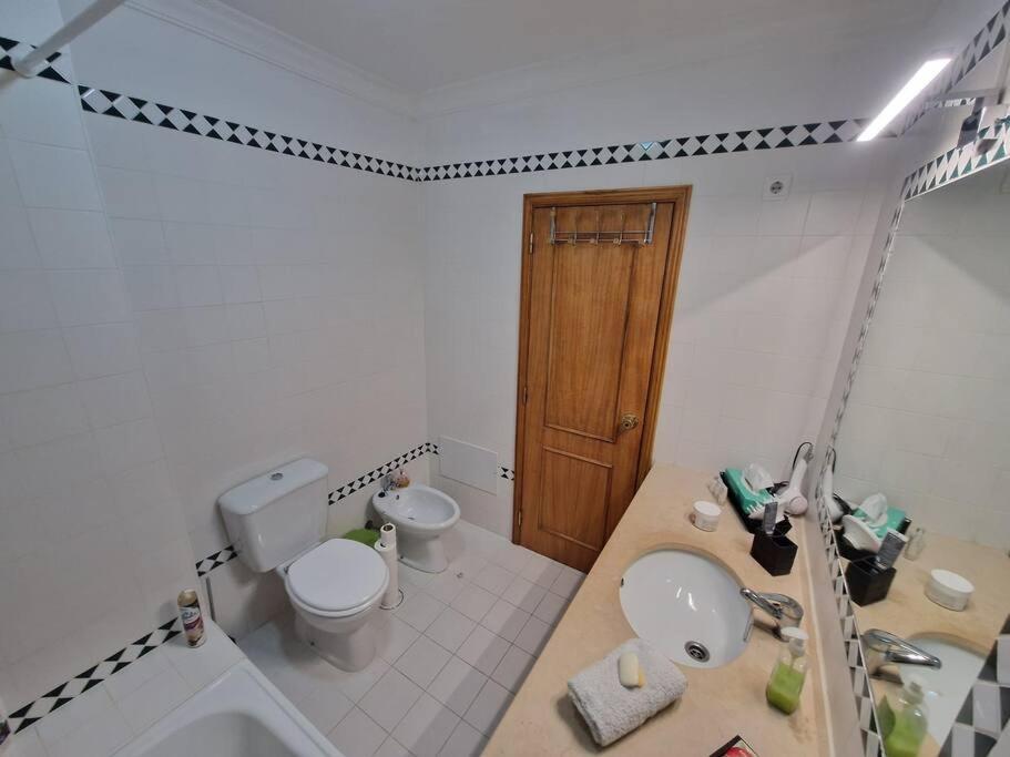 Charming Beachside Apartment- The Perfect Getaway! Albufeira Extérieur photo
