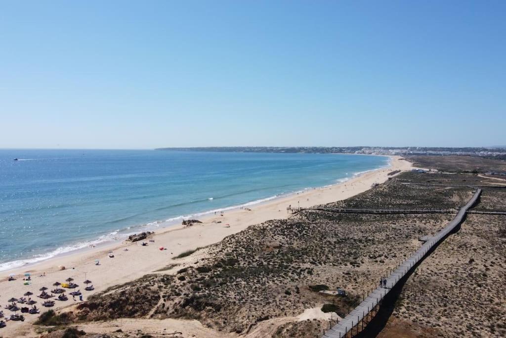 Charming Beachside Apartment- The Perfect Getaway! Albufeira Extérieur photo
