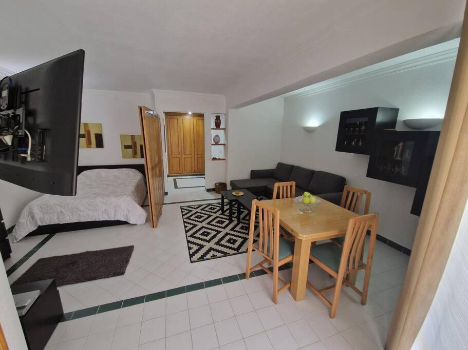 Charming Beachside Apartment- The Perfect Getaway! Albufeira Extérieur photo