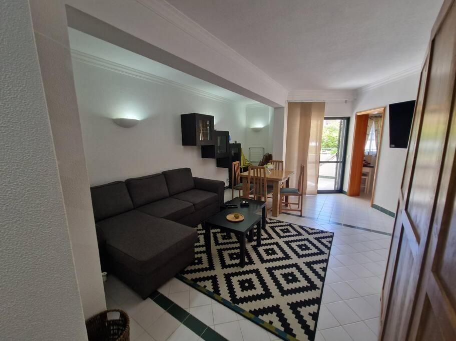 Charming Beachside Apartment- The Perfect Getaway! Albufeira Extérieur photo