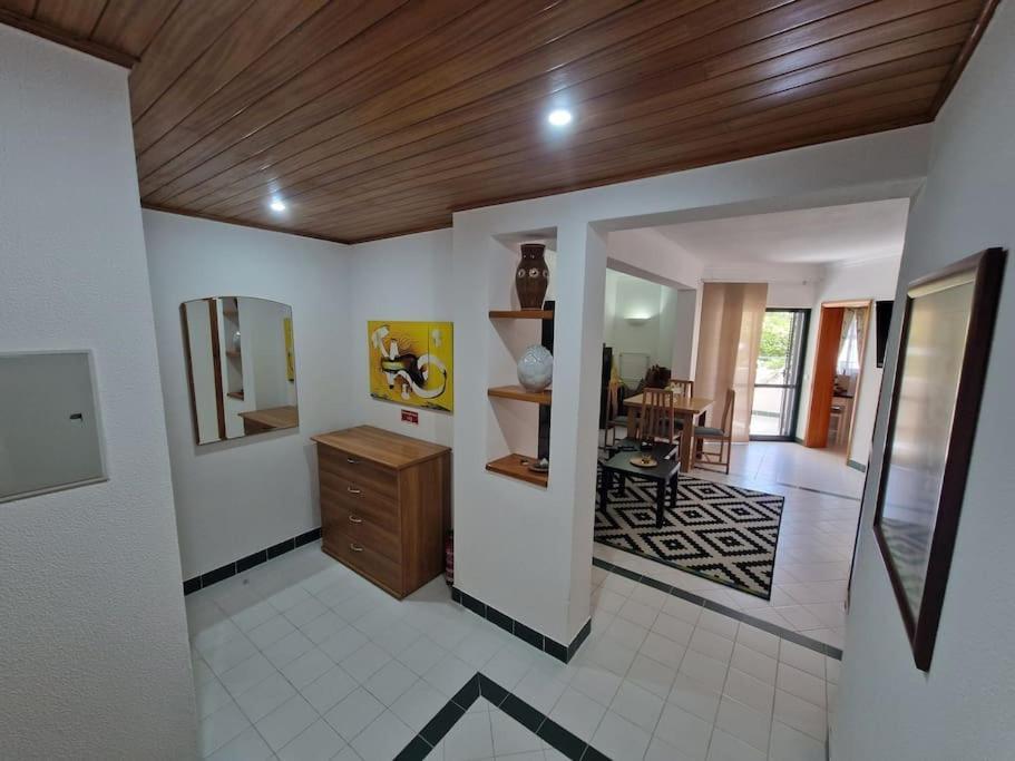 Charming Beachside Apartment- The Perfect Getaway! Albufeira Extérieur photo