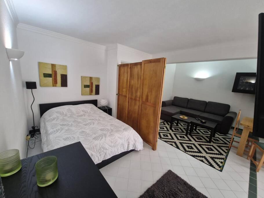 Charming Beachside Apartment- The Perfect Getaway! Albufeira Extérieur photo