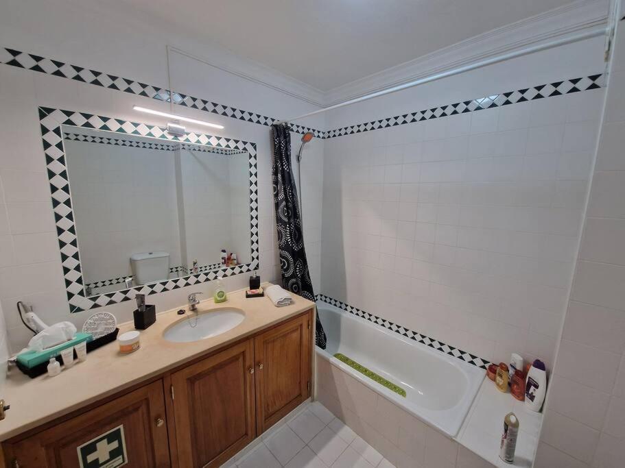 Charming Beachside Apartment- The Perfect Getaway! Albufeira Extérieur photo